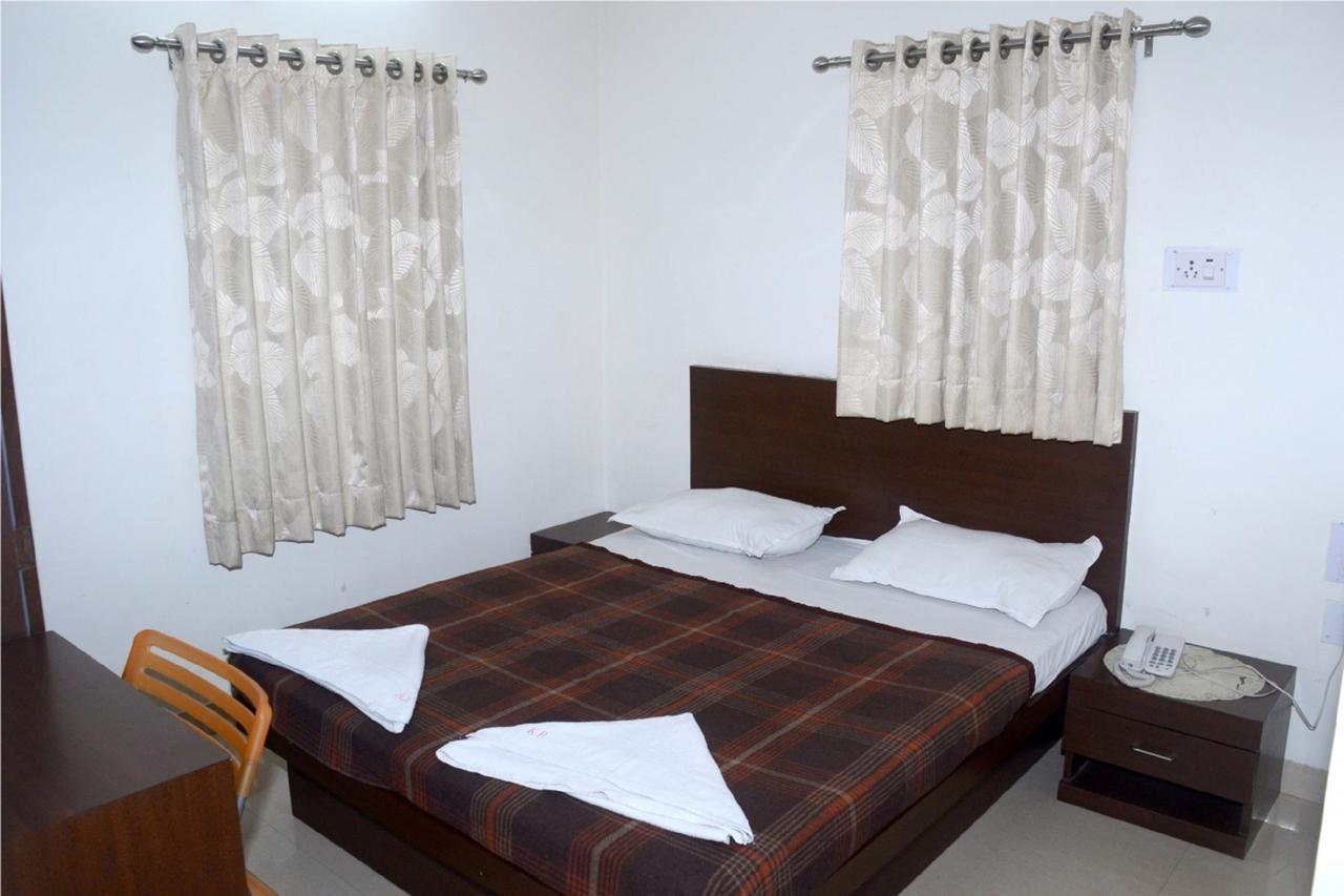 נאגפור Hotel Kuber מראה חיצוני תמונה